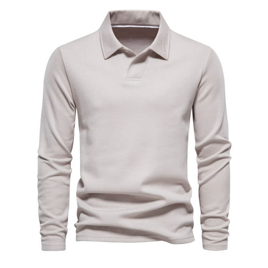 Poloshirt met een strakke slim-fit pasvorm gepresenteerd.

