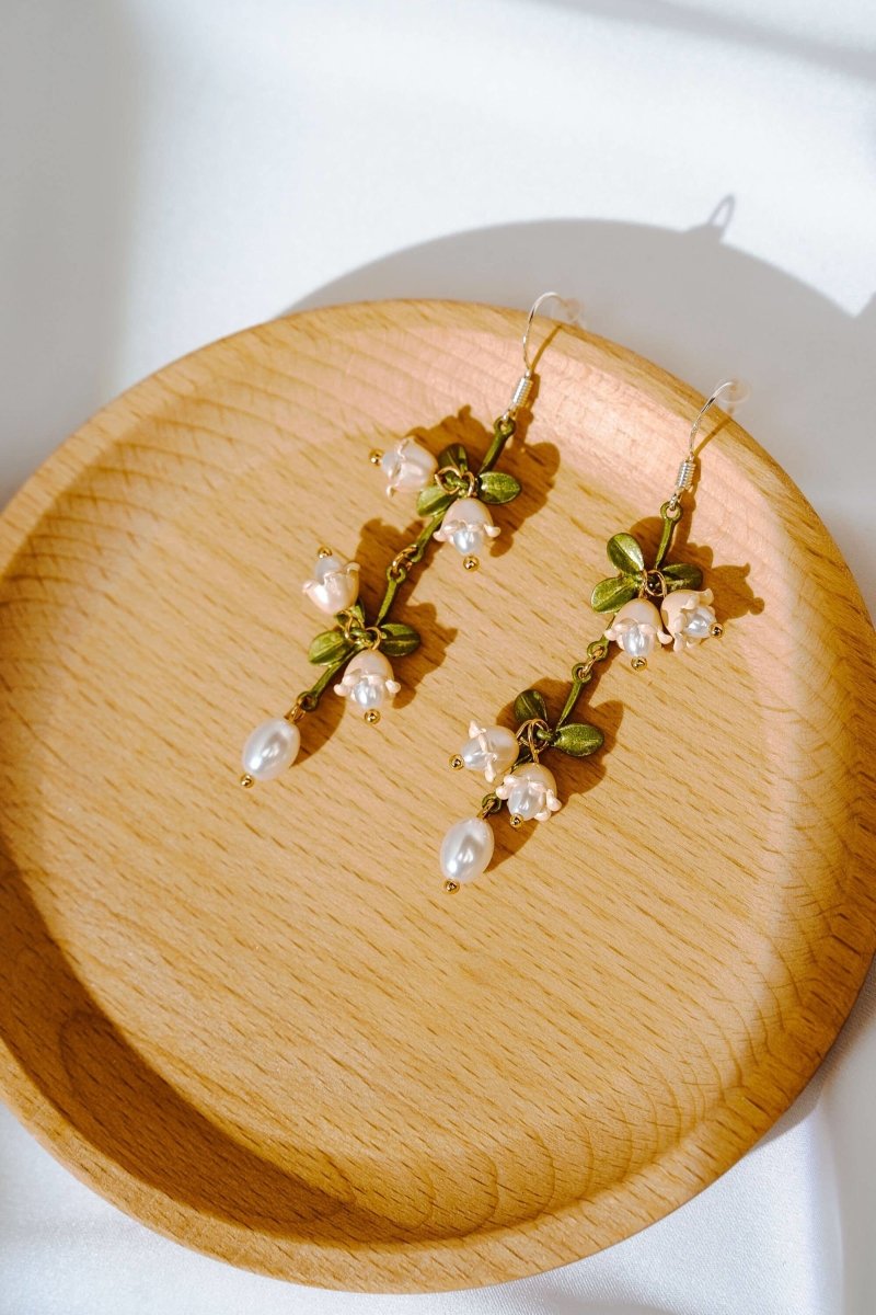 Flora handgemaakte armband met een prachtig bloemenontwerp, ideaal voor dagelijks gebruik of formele evenementen.
