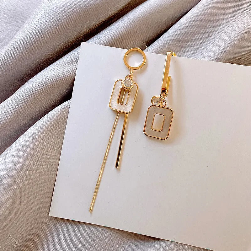 Lina - Chic geometric earrings with modern elegance