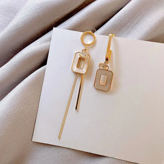 Lina - Chic geometric earrings with modern elegance