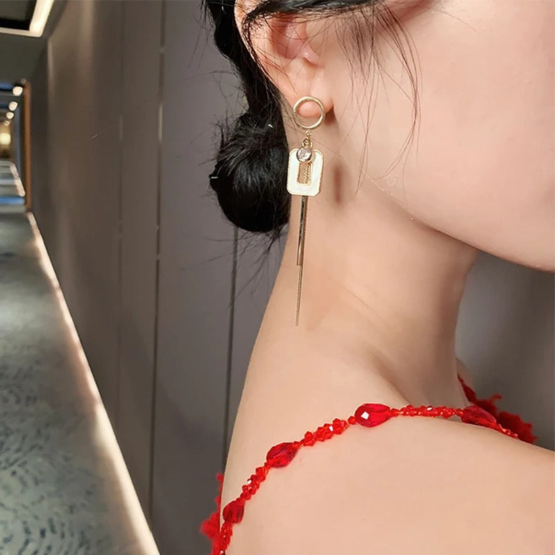 Lina - Chic geometric earrings with modern elegance