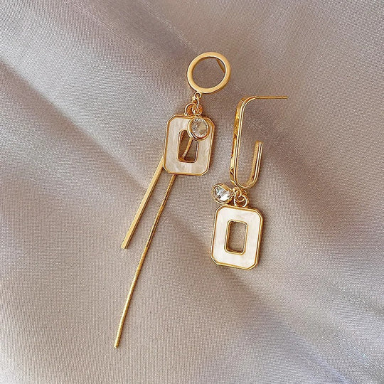 Lina - Chic geometric earrings with modern elegance