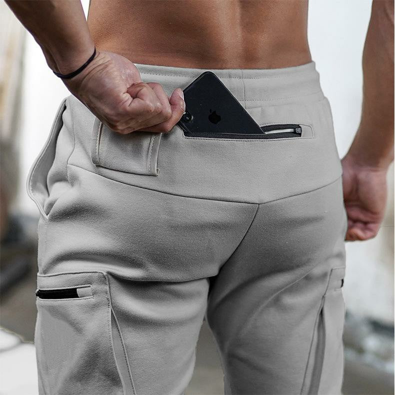Close-up van de elastische tailleband met trekkoord voor een comfortabele pasvorm.
