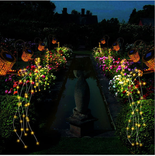 Decoratieve tuinlamp met sproeiende LED-verlichting, voegt een betoverende sfeer toe aan uw tuin.