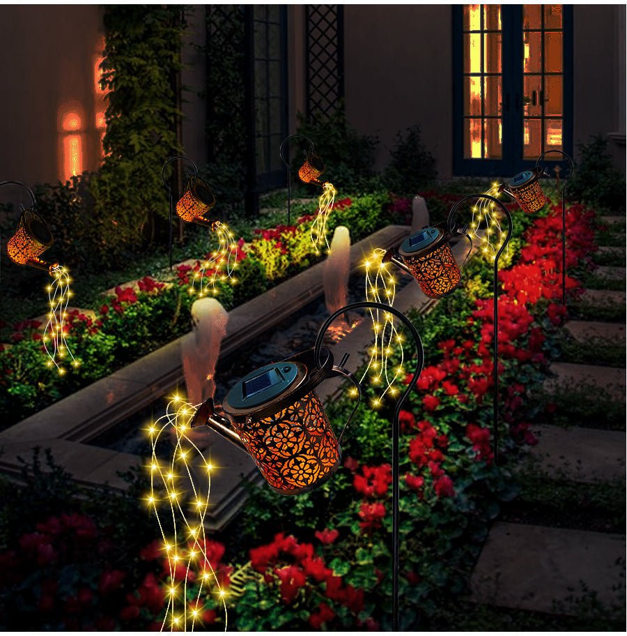 LED-tuinlamp in gietervorm met sproeiende verlichtingseffecten, perfect voor een unieke en gezellige buitenomgeving.