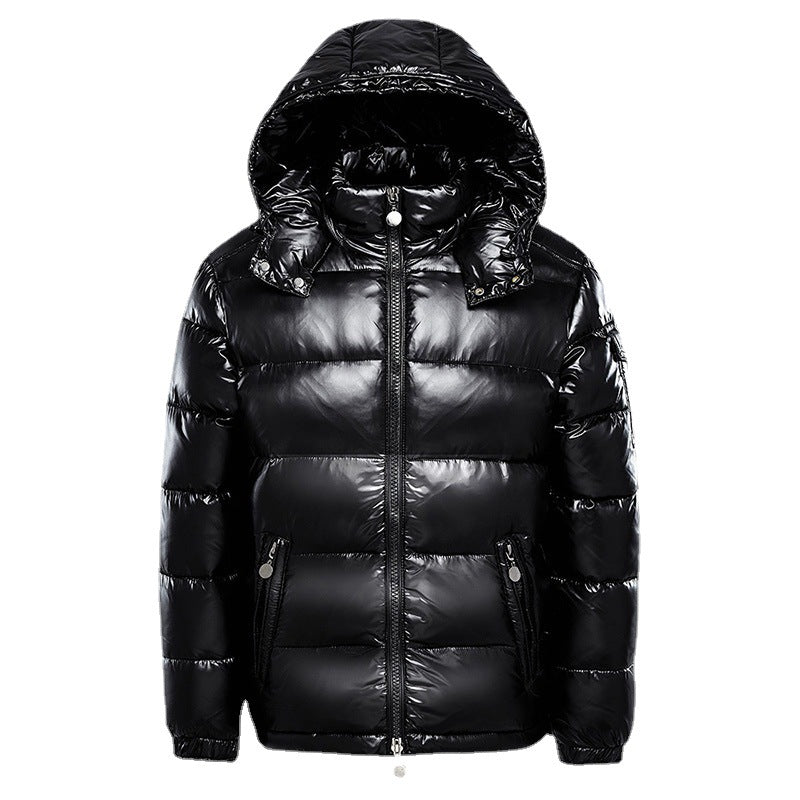 Warme en comfortabele jas met verstelbare capuchon.