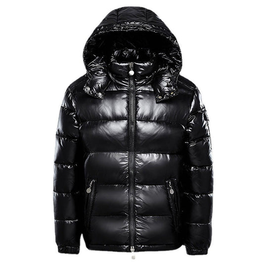 Warme en comfortabele jas met verstelbare capuchon.