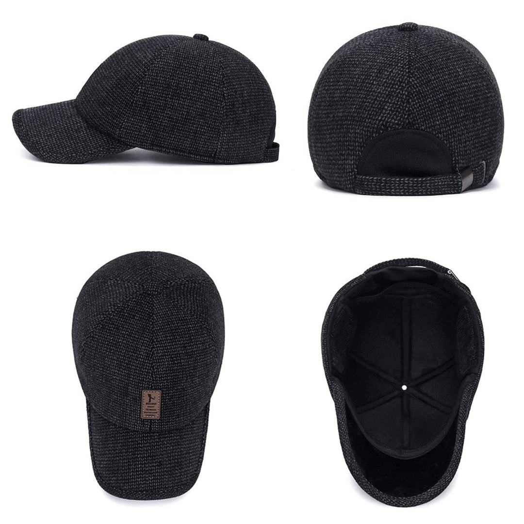 Bruine wintercap met een stijlvolle structuur en verstelbare sluiting.
