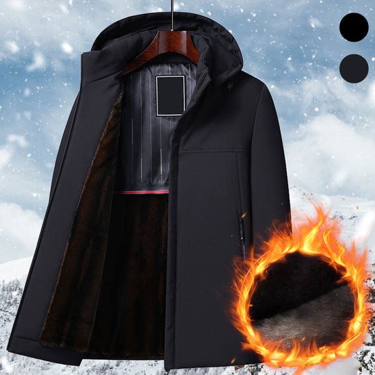 Opengeklapte herenparka met zichtbare luxe voering en winterse achtergrond.