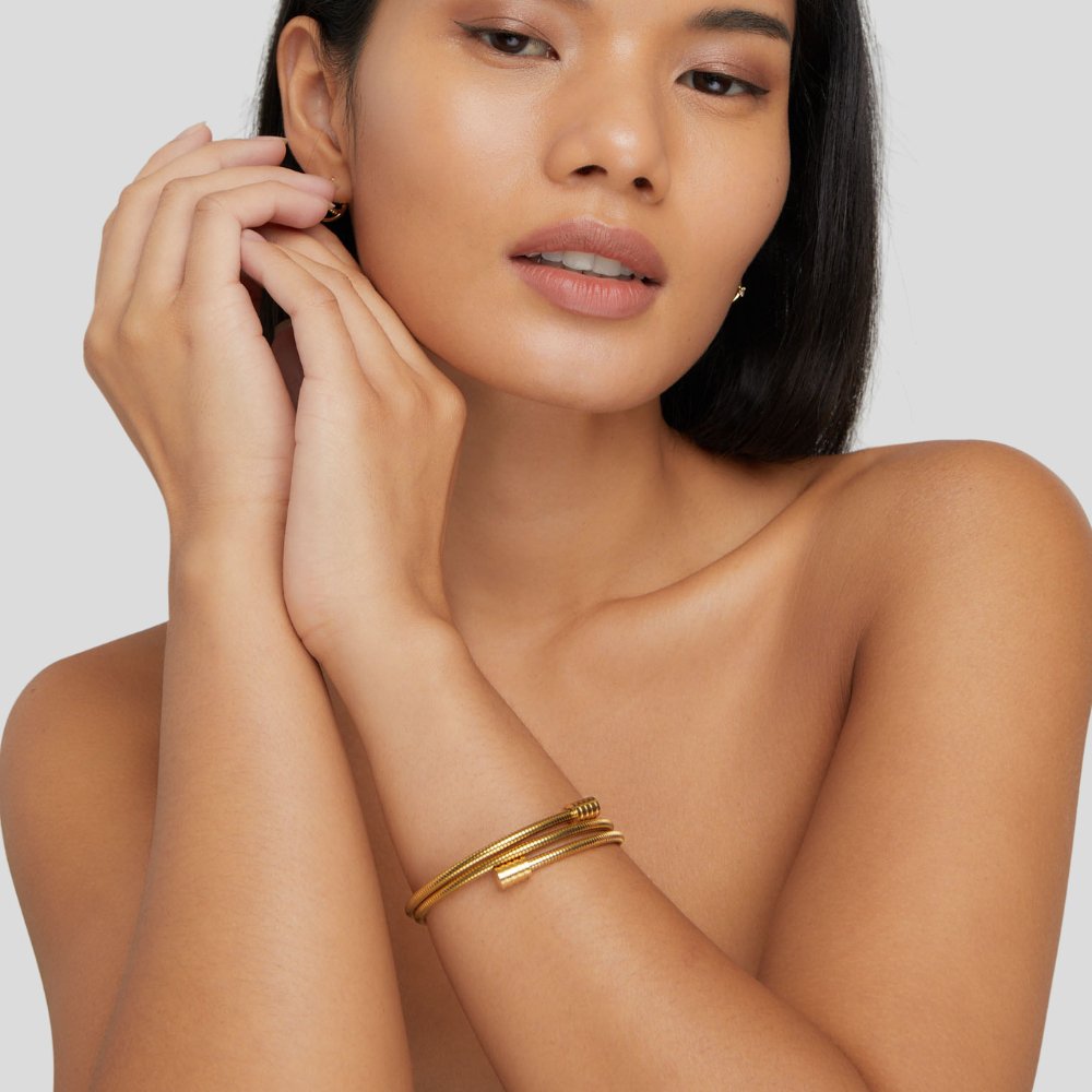Een stijlvolle statement armband met een eigentijds en elegant design.
