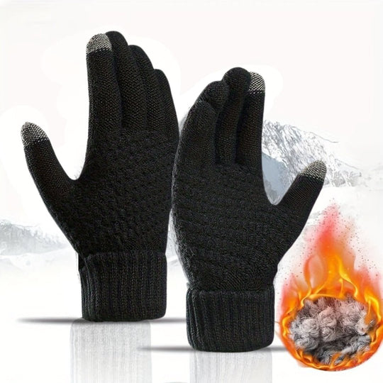 Handschoenen in focus met een bergachtige achtergrond.
