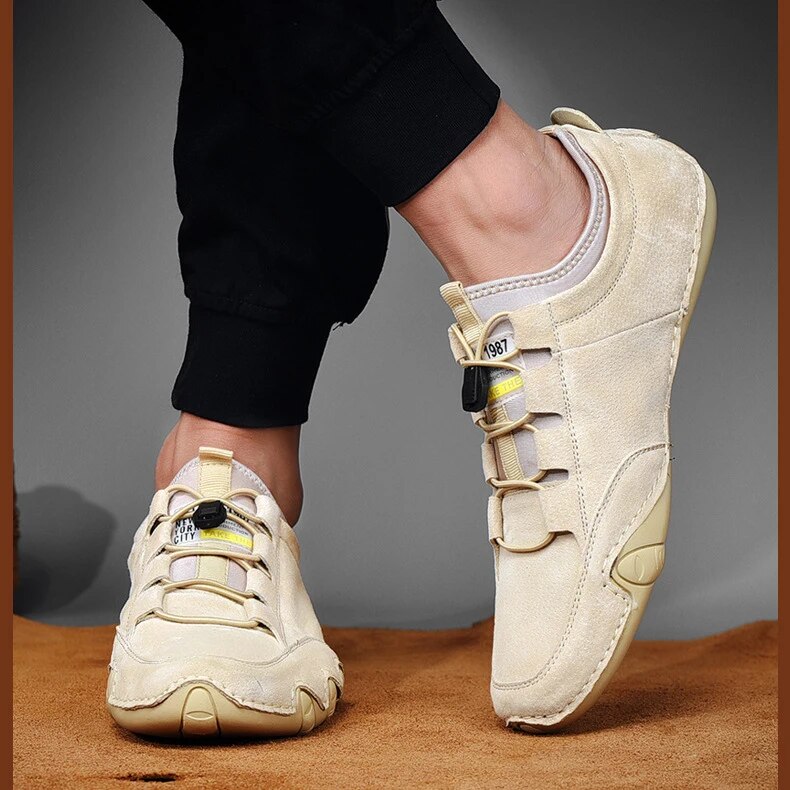 Luxe leren loafers die perfect passen bij zowel casual als nette outfits.
